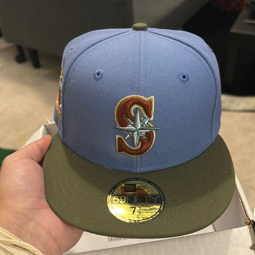 Seattle mariners great outdoors 30th anniversary fitted hat. Size 7 3/8
